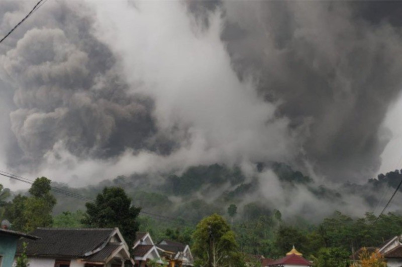 Gunung Semeru Meletus! Berikut Videonya