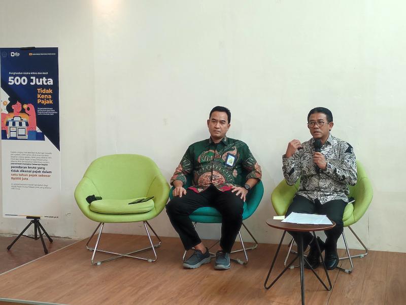 Kepala Kanwil DJP Jakarta Selatan II, Neilmaldrin Noor (kanan)